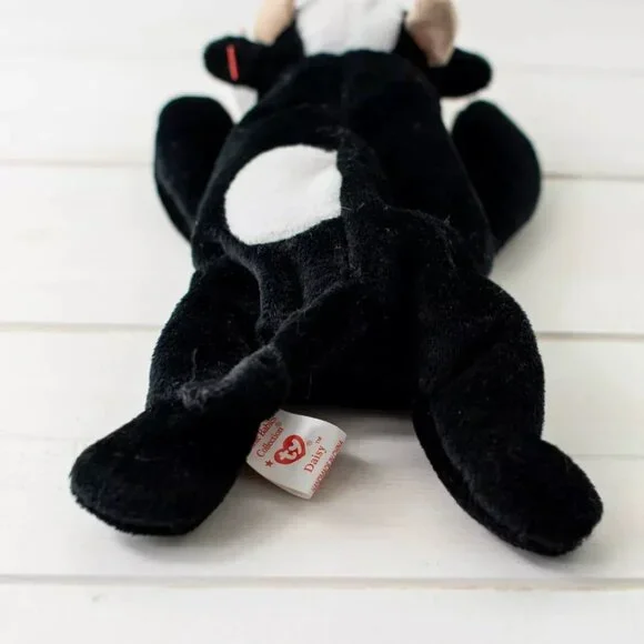 Ty Beanie Baby Daisy the Cow - Picture 4 of 5